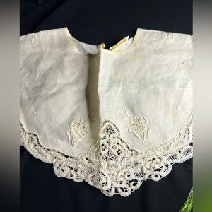 RENDEZVOUS INC VTG Linen and crochet detachable Collar. Light stains.